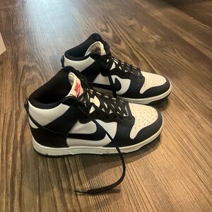 Nike women’s dunk high.